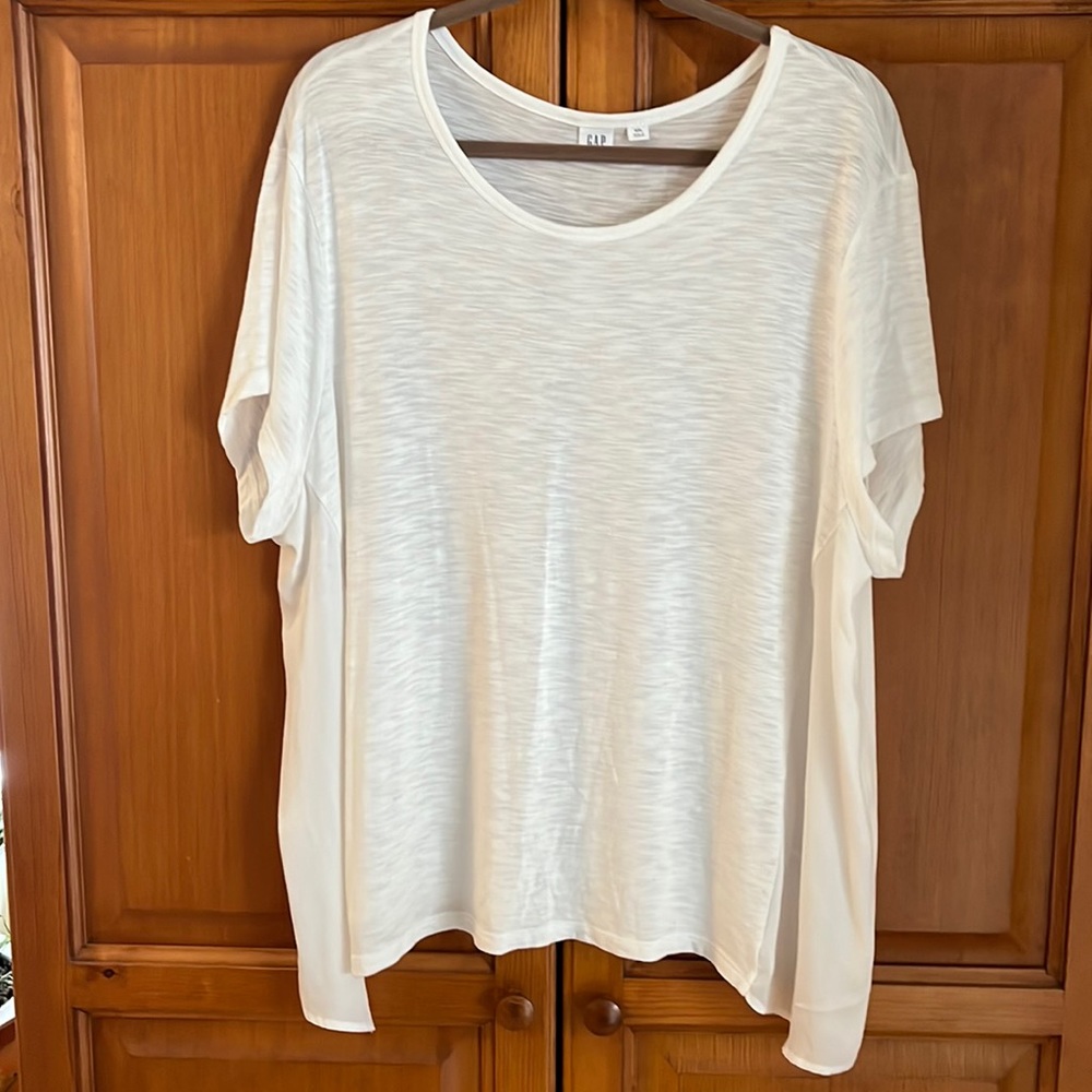 Gap XXL white tee with sheer sides like new